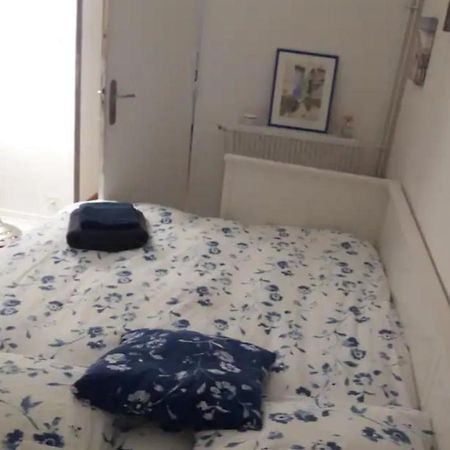 Chambre Chez L'Habitante Avec Salle De Bain Et Cuisine Communes - Presence D'Un Chat Bordeaux Exterior photo